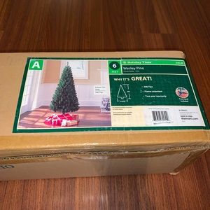 Unboxed 6ft Christmas Tree! Artificial, indoor Christmas Tree with stand. NEW